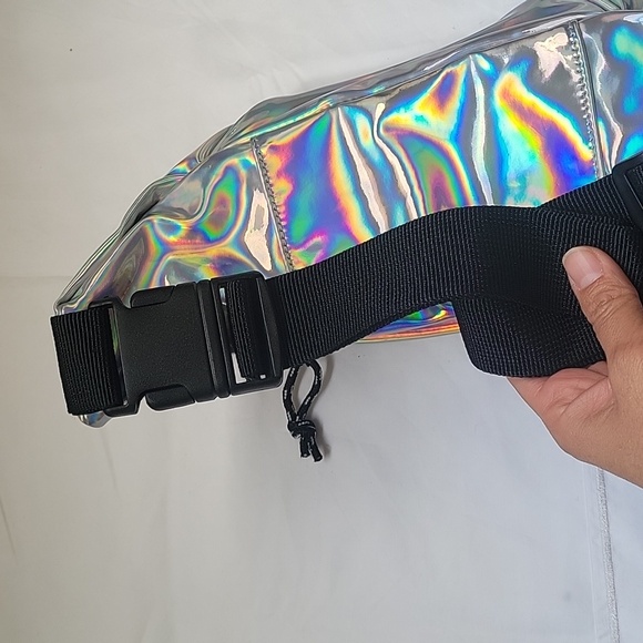 BARK Fanny Pack Silver Iridescent for Hoomans People. - Picture 10 of 17